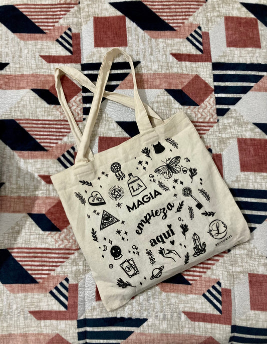 Tote Bag  Blanca "La magia empieza aquí"